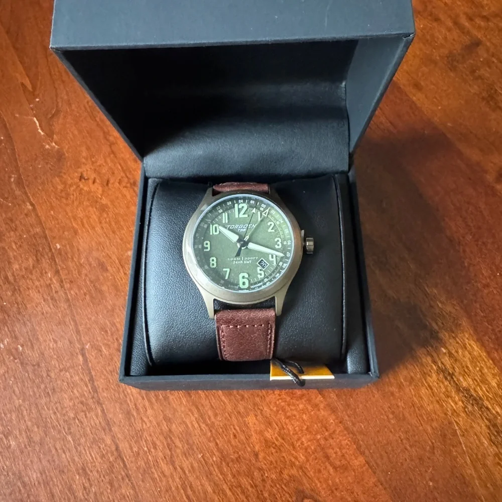 Torgeon Men’s Green Sapphire TN-1303 44mm GMT leather strap Watch.